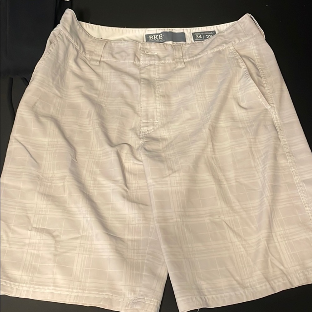 Buckle stretchy shorts